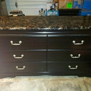 DRESSER